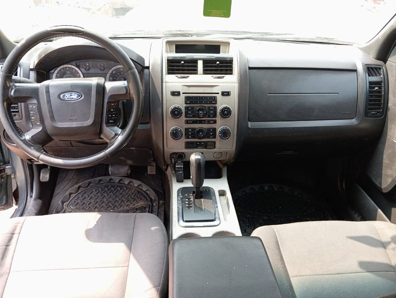 Thumbnail 3 of 2010 Ford Escape